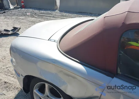 2001 Mazda Mx-5 Miata Ls/Special Edition z USA, uszkodzony, nr VIN JM1NB353410206010